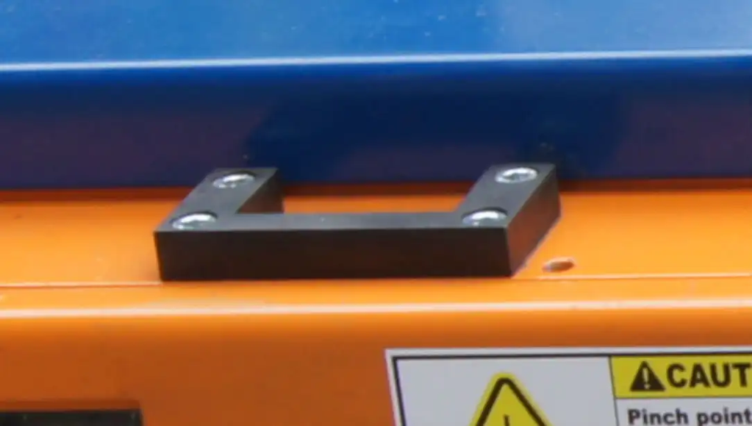 Rescue Bracket: In case of malfunction inside Shuttle Rack, send in a second Pallet Shuttle to hook onto the malfunctioned unit by its rescue bracket.